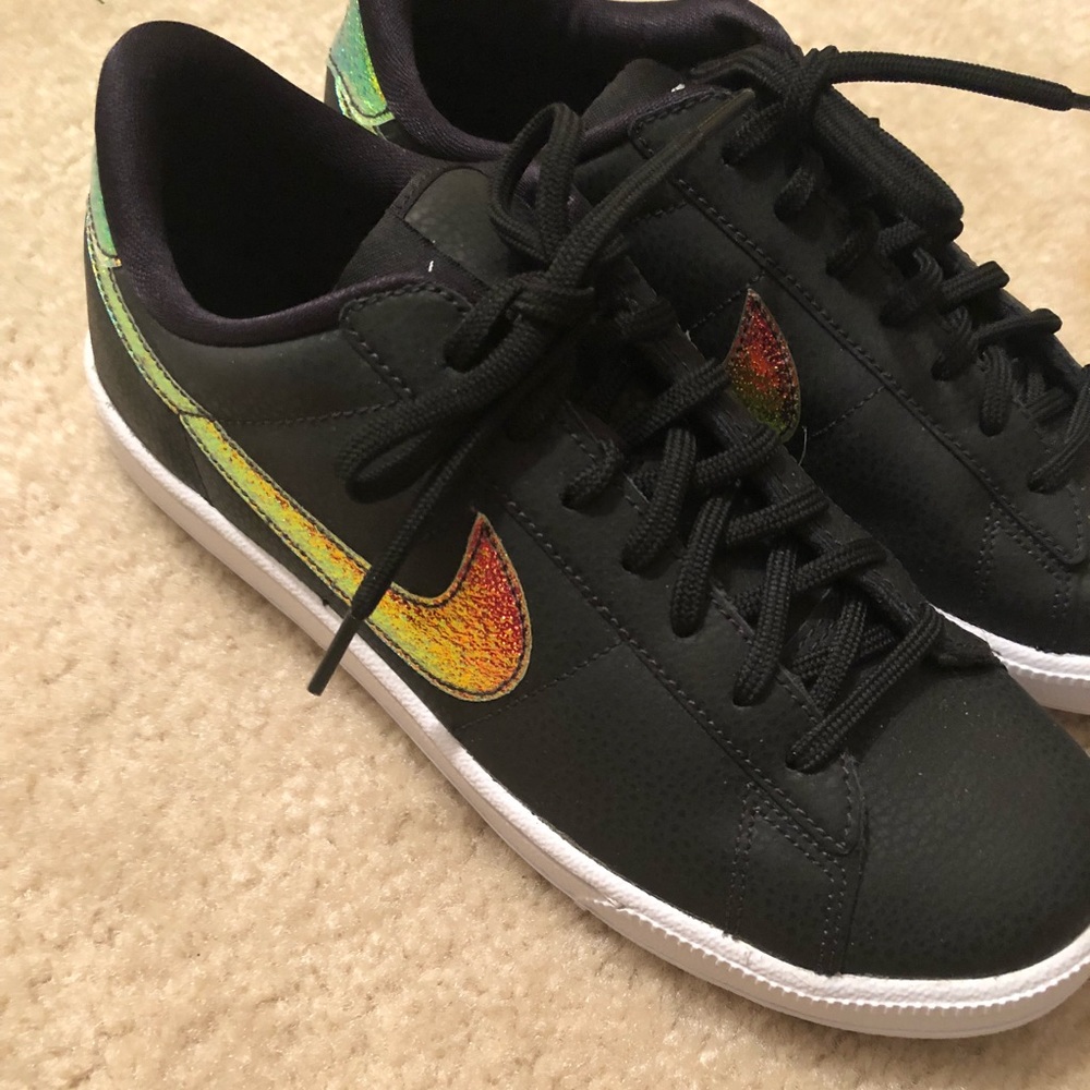Super Cute Iridescent NIKE!!!